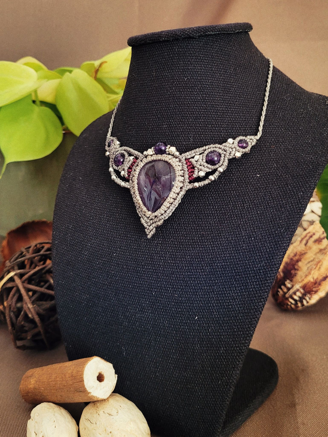 Collier proche du cou en améthyste
