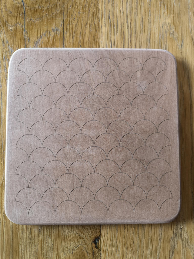 Dessous de plat gravé écaille de poisson