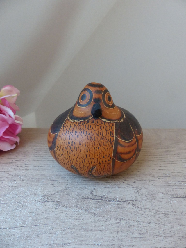 Ancienne calebasse courge chouette, gros hibou finement gravé à la main, collection artisanat vintage, sculpture chouette légume potager