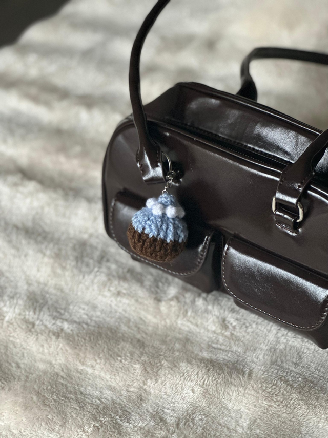 Bijou de sac - Porte-clés Gâteau myrtille au crochet