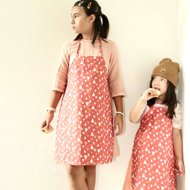 Kids aprons - red