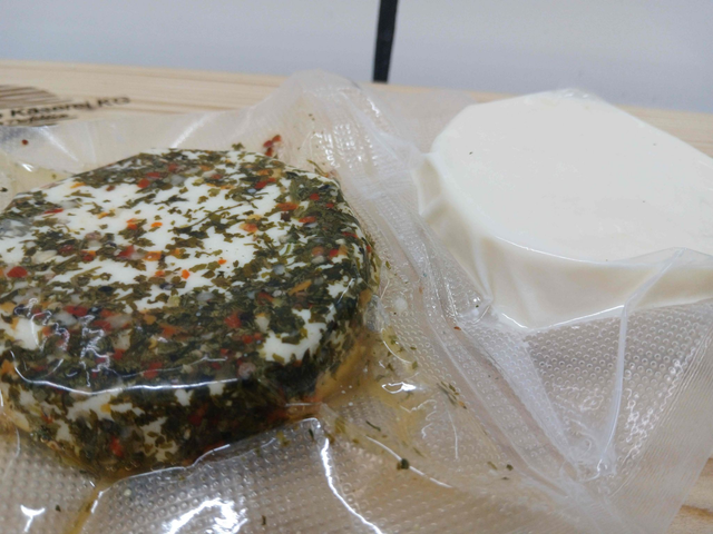  Taler  Weißkäse mit Kräutermix