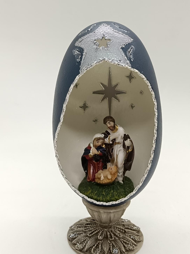 Nativity in a Goose egg with a silver Star 