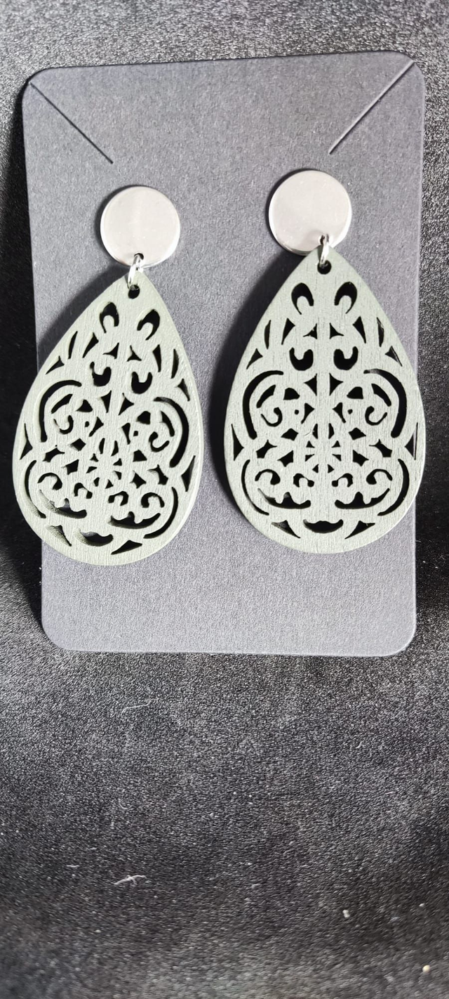 Boucles d’oreilles en bois – Motif ajouré