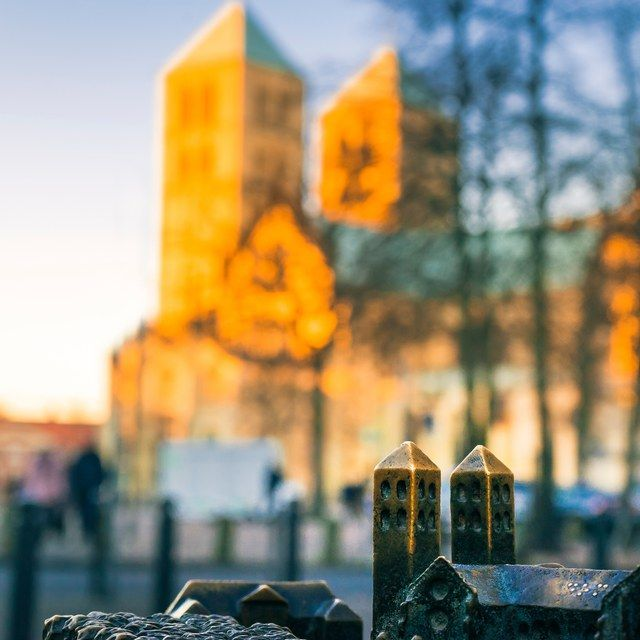 Dom hinter der Unschärfe