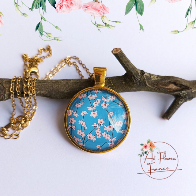 Collier illustré - Petites fleurs bleues