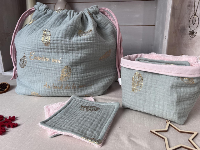 Pack pochon de voyage coton double gaze vert d&#039;eau et rose personnalisé 