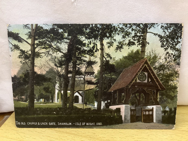 The Old Church &amp; Lych Gate, Shanklin, Isle of Wight Posted 1908 The Ideal Series. Our Ref No. R620 £2.50
