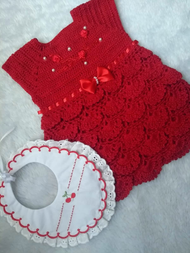 Vestido crochê e babador