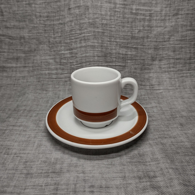 Mosa | Kop en schotel (kop diameter 6,5 | hoogte 7 | schotel diameter 14 | hoogte 2 cm) in wit en bruin retro ontwerp | Vintage