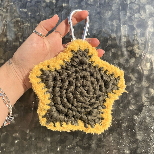 Khaki Green and Yellow T-shirt Star Carabiner