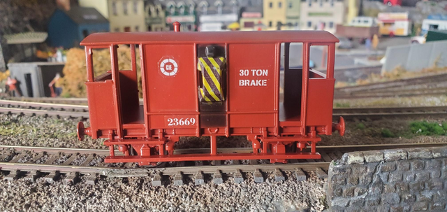 30 ton brake van CIE brown/red 