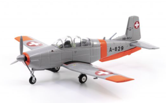 Pilatus P-3 A-829 HB-RCJ Museum Altenrhein ACE 1:72 mit Ständer