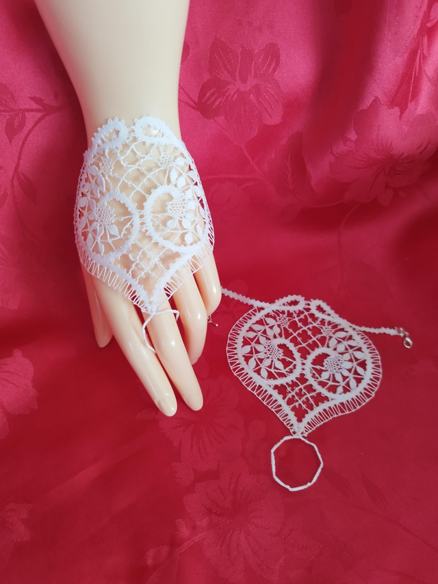 Ornement de main dentelle ( mariage, cérémonie...)