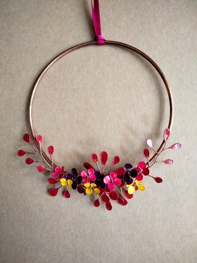 Petit bijou de mur multicolore 