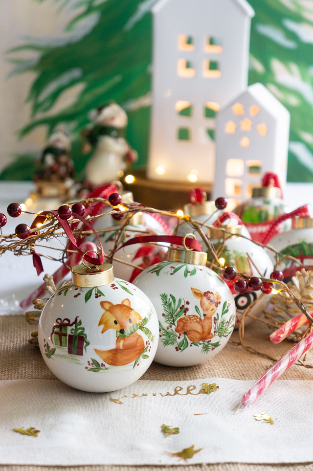 Boule mon premier Noël personnalisable en porcelaine, motif faon, renard à accrocher dans le sapin .
