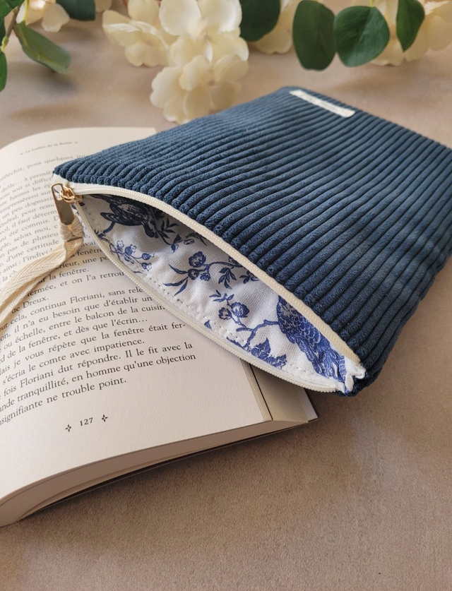 Pochette à livre Mila velours bleu nuit