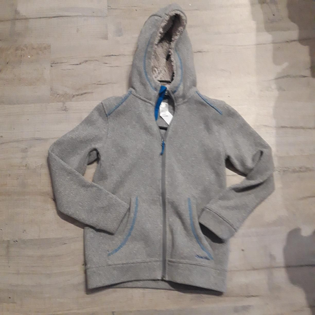 Gilet capuche zippé 