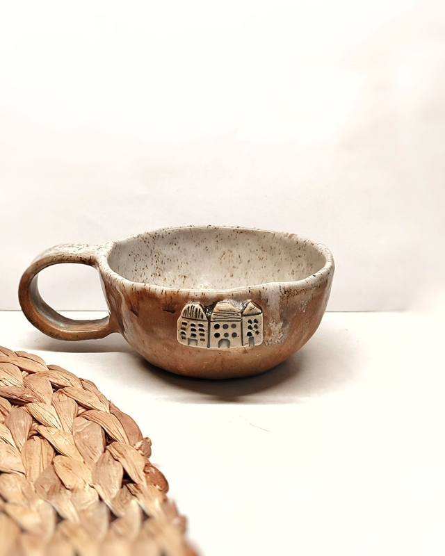 Ręcznie robiona filiżanka z domkami 1