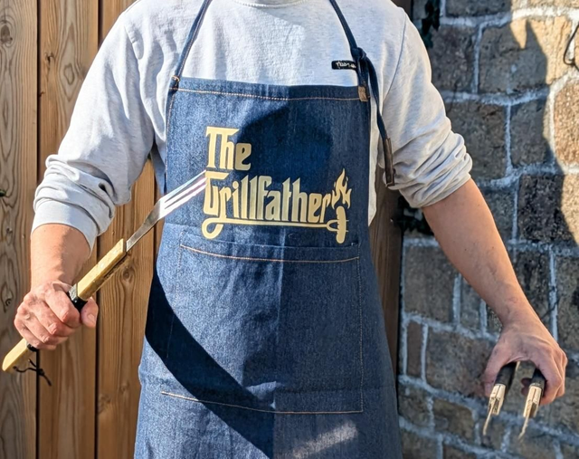 Tablier personnalisé "The Grillfather" – Le Cadeau Ultime pour les Rois du Barbecue !