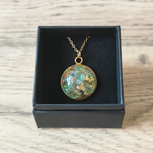 Orgonite pendentif bijou apatite