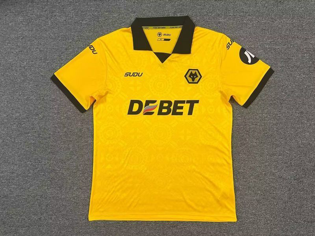 Primera equipación Wolverhampton 25, 26