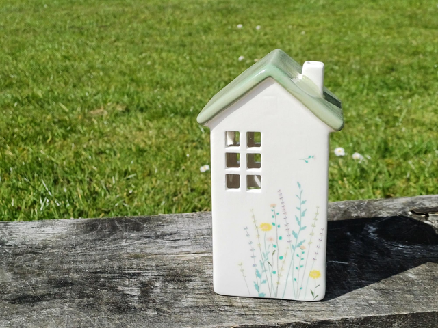 Wild Flower T-Light Holder, 15.5cm (6 windows) 