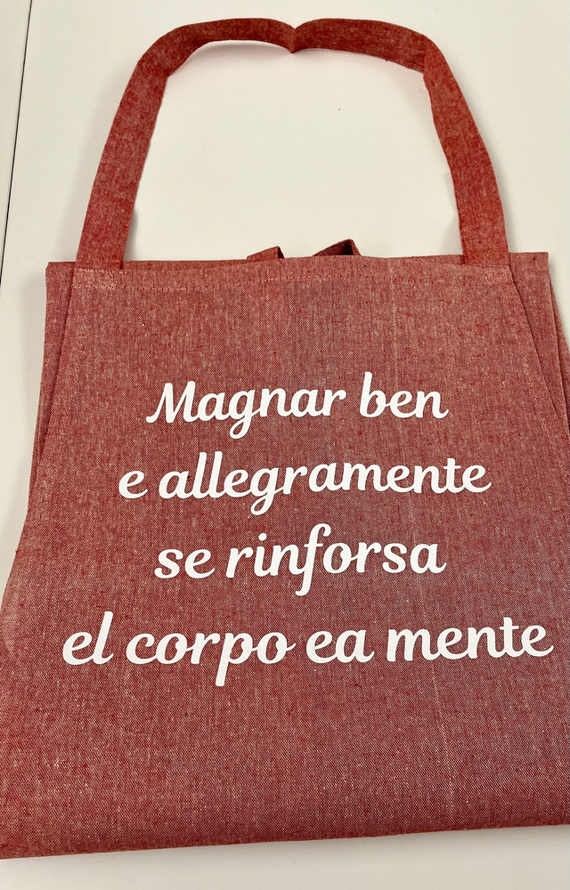 Grembiule "Magnar ben e allegramente se rinforsa el corpo ea mente"