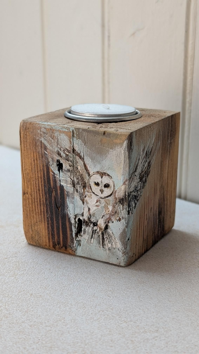 Owl in flight - Tealight Holder