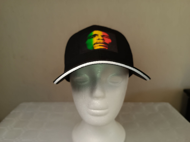 Casquette Bob Marley Noir Visage Bob Vert Jaune Rouge Tissu