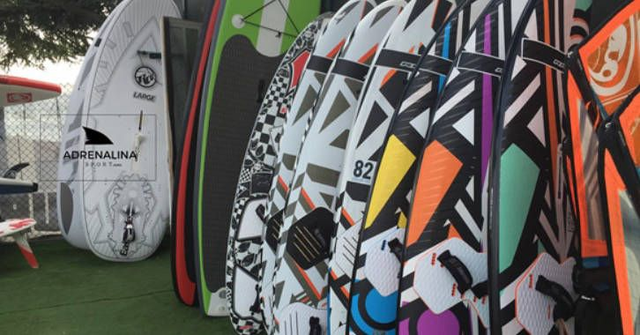 buy WINDSURF Beginner & Advance Cours 2 h (& Motorboot incl.)