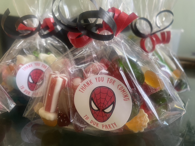 Party favours Spider-Man face 