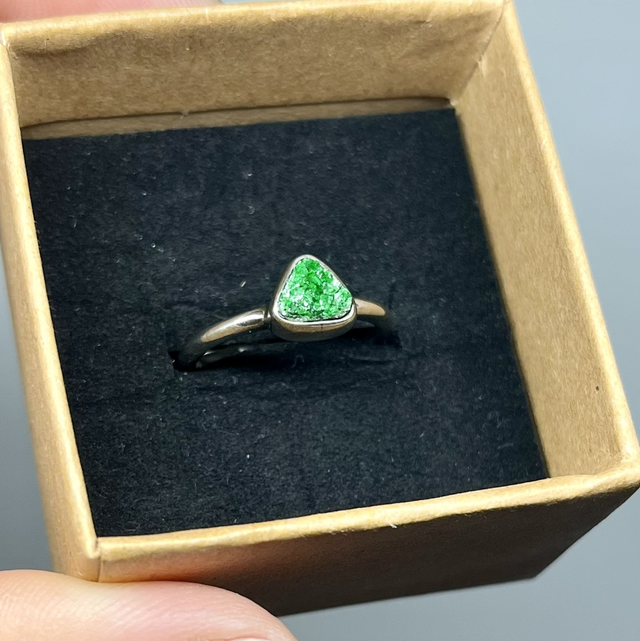 Bague en argent et Grenat Uvarovite brut - Taille 52