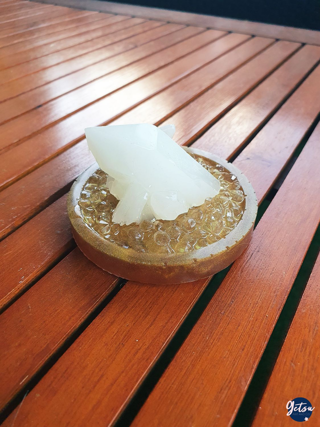 Petite décoration de cristal blanc et doré