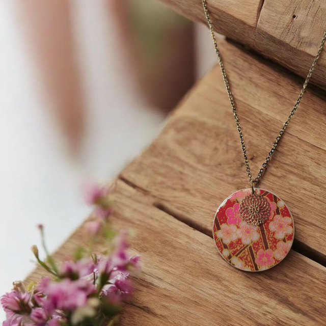 Collier acier inoxydable motifs japonais rose