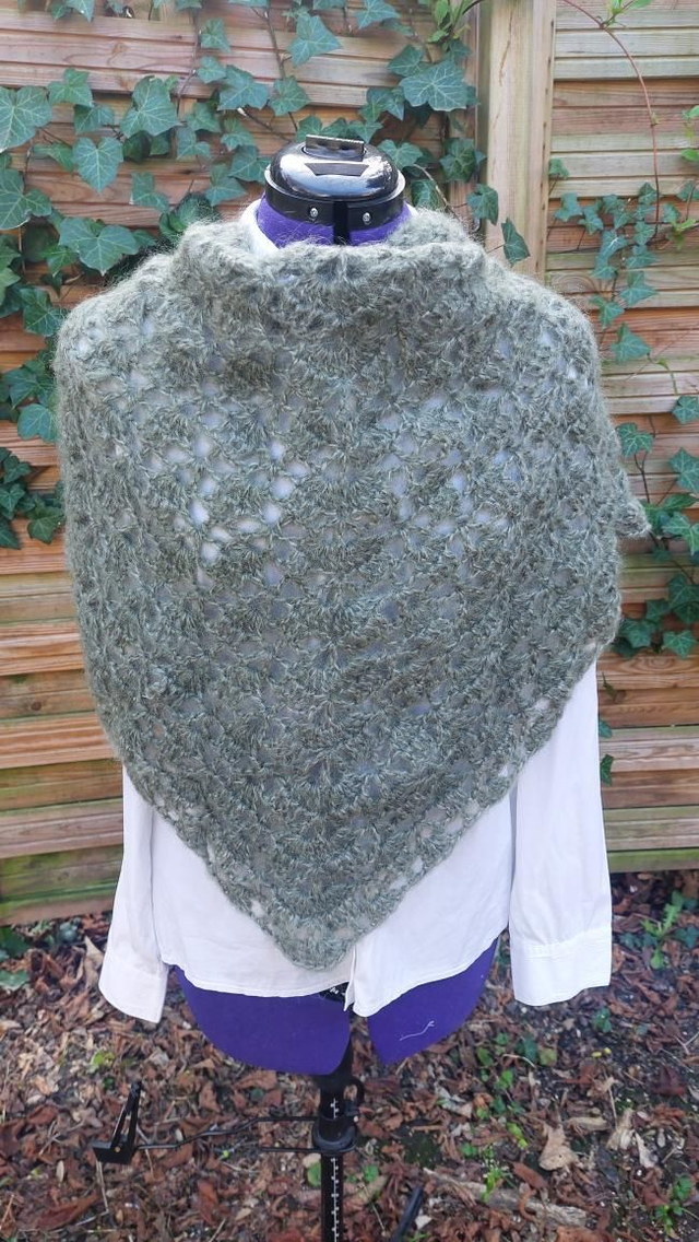 Châle duveteux vert celadon