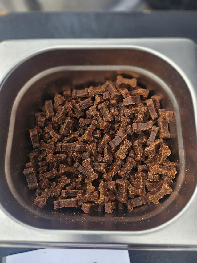 Pick n mix smoked salmon bones bag