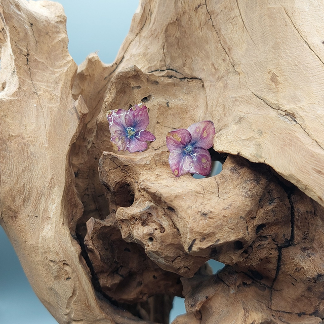 Boucles d’oreilles Hortensias – Bijoux floraux faits main en résine brillante