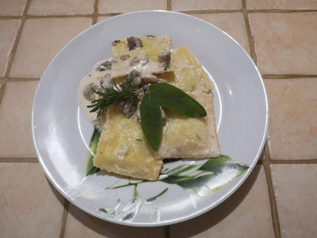 Ravioli di ricotta vaccino e spinaci (18 pezzi - confezione da 300g)