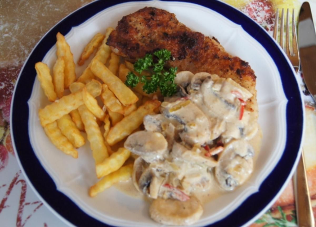 Champignon Schnitzel und Pommes