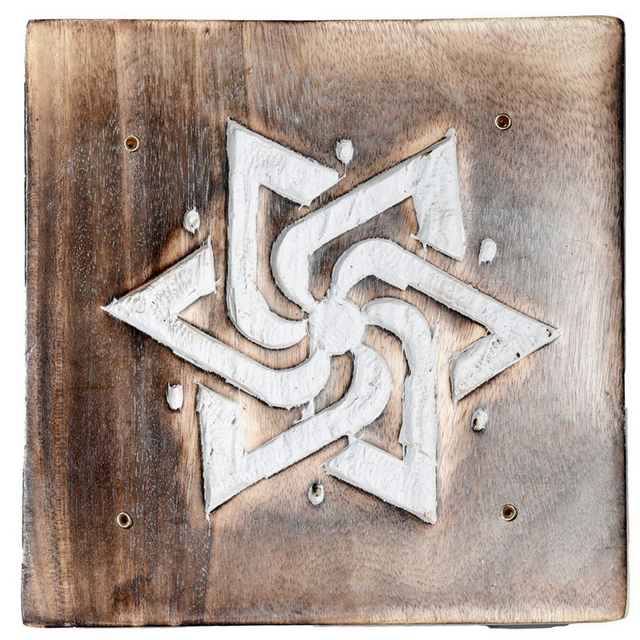 Carré sculpté en bois de manguier