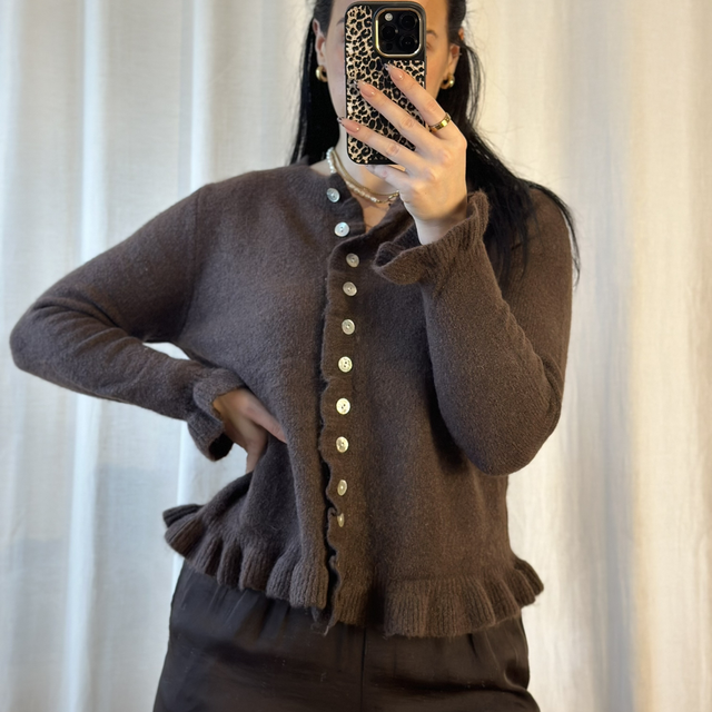 Cardigan mit Rüschen braun 