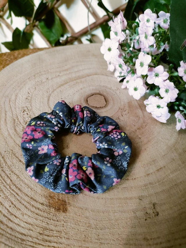 Chouchou bleu imprimé fleurs 