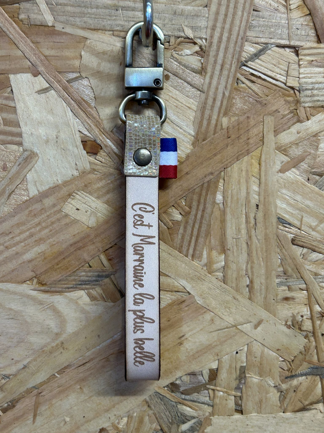 Porte-clés en cuir &quot;C&#039;est marraine la plus belle&quot;