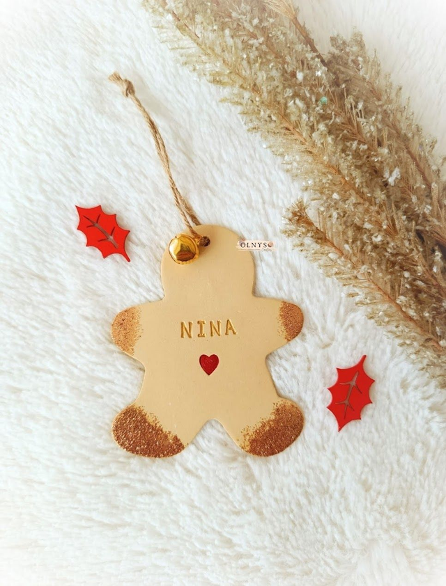 Décoration en argile / Ornement de Noël ~ Bonhomme avec prénom (personnalisable)