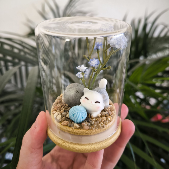 Ami protecteur - Chat et sa pelote bleue (labradorite)