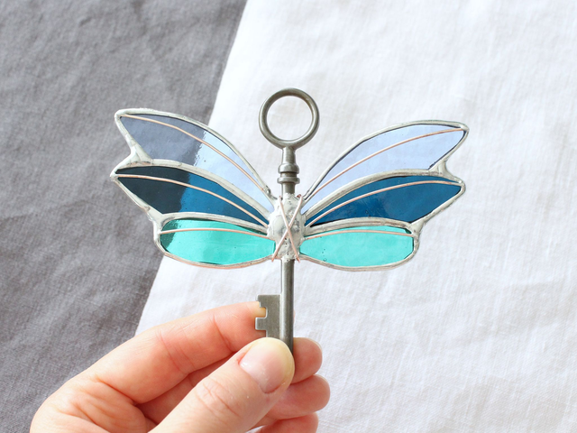 🗝️ Clé volante féerique &quot;Idunn&quot; en vitrail