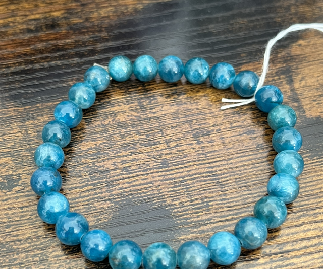 Bracelet d’Apatite bleue de très belle qualité 
