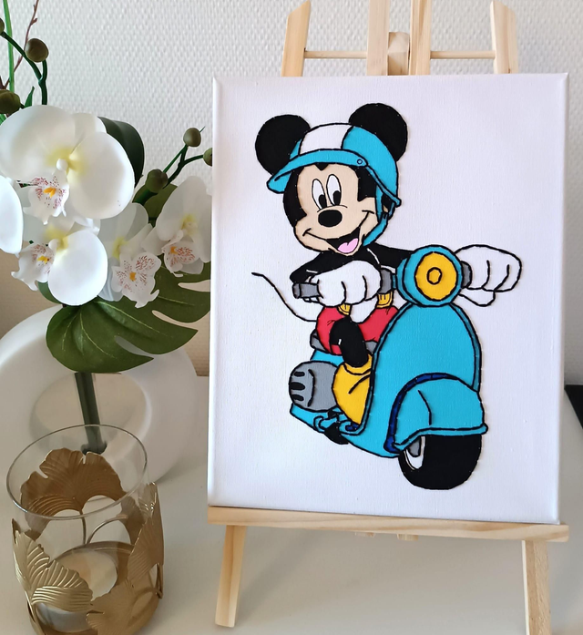 Toile brodée Vespa 