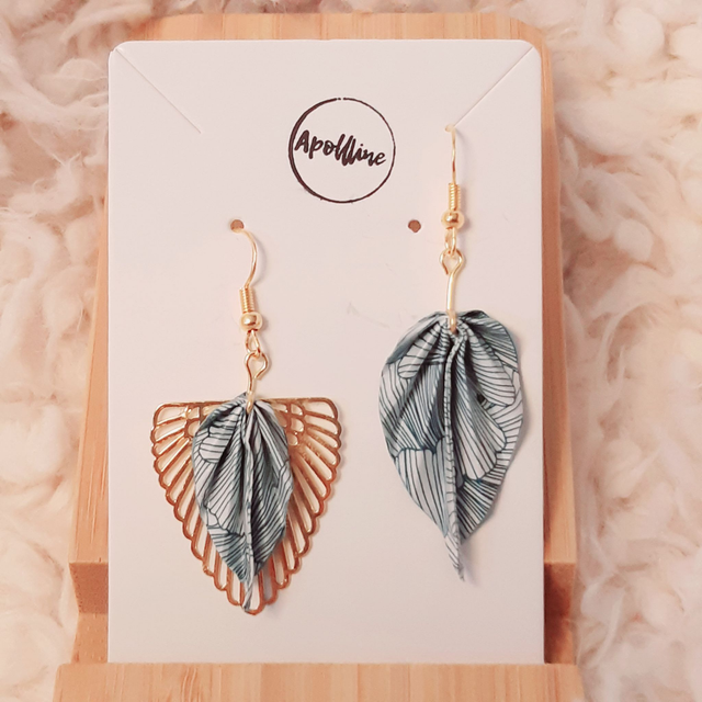 LES DIFFÉRENTES – boucles d&#039;oreilles asymétriques en origami